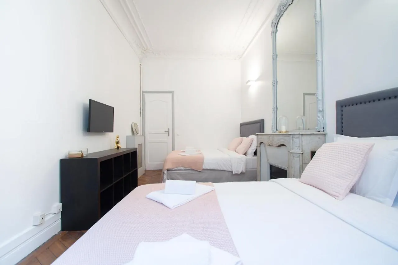 Dreamyflat - Champs élysées Apartahotel París